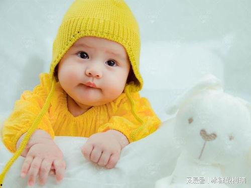 周岁照风格吃瓜,吃瓜群众纷纷围观萌娃美食盛宴