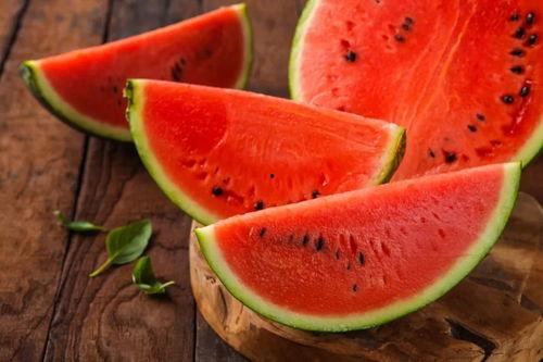 照片壁纸夏日吃瓜,捕捉夏日吃瓜的美好时光