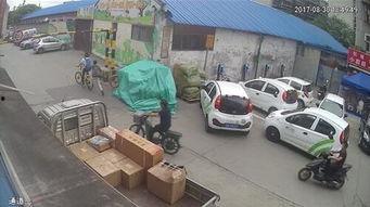 武汉交警吃瓜群众,意外走红网络